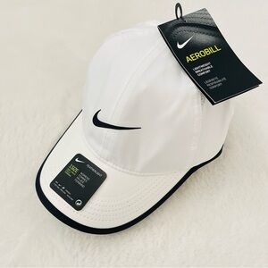 Nike Women’s White and Black Aerobill Cap